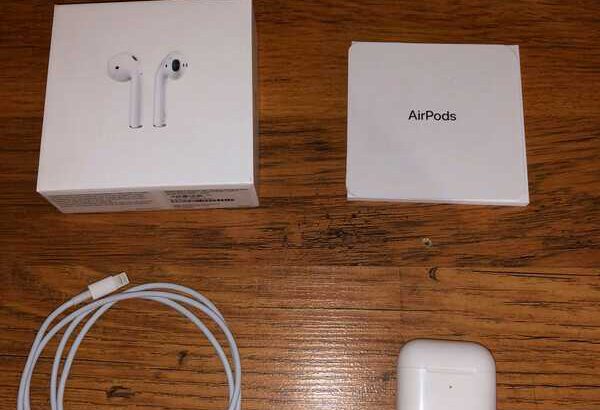 Apple AirPods (2)